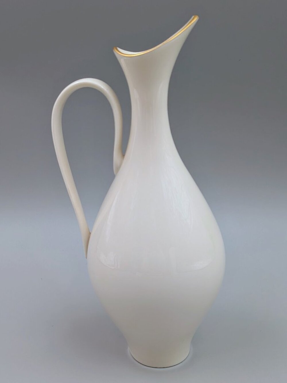 Mid-Century Vintage Lenox Century Collection Vase - Ivory Porcelain w. Gold Trim - Picture 4 of 8